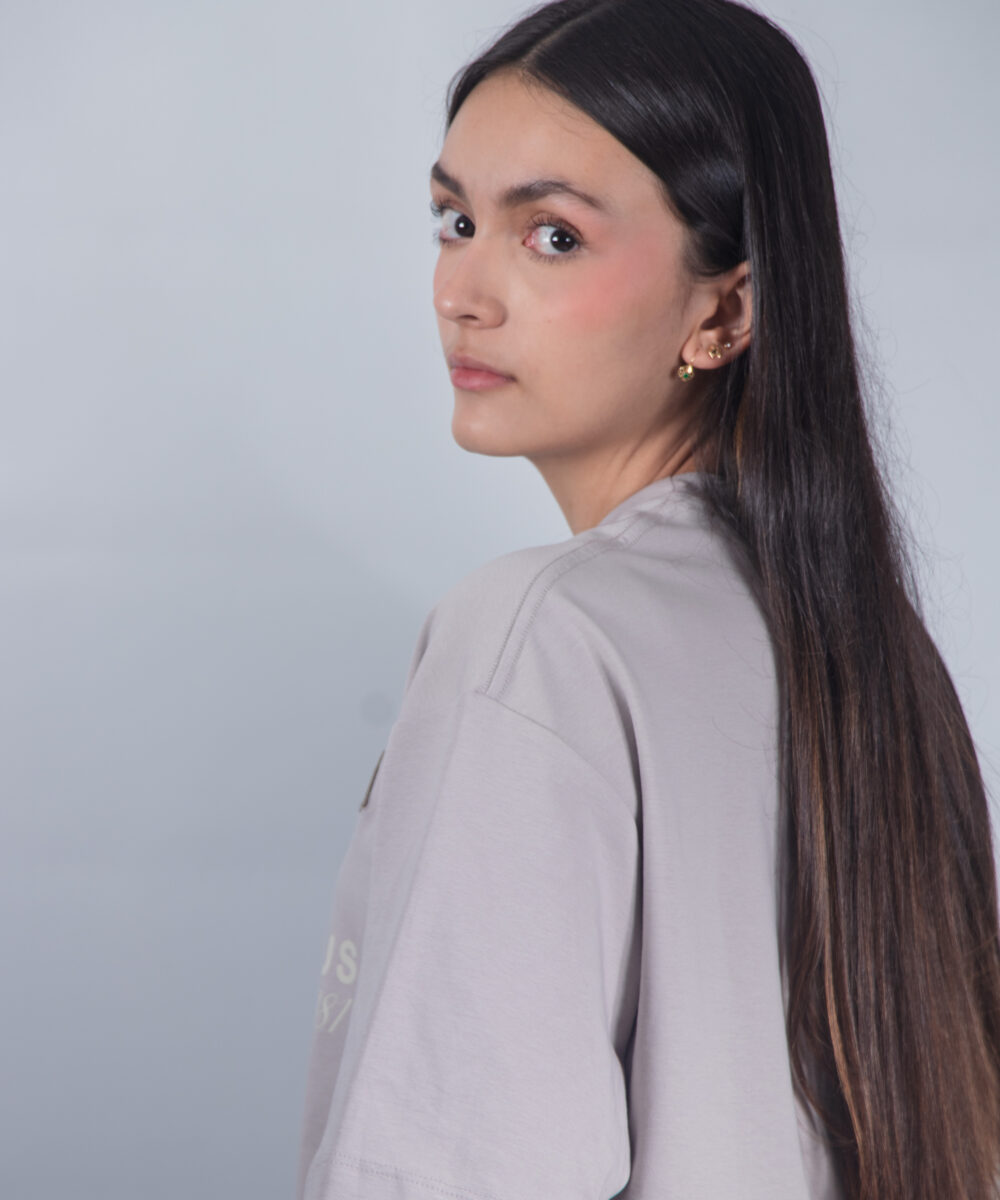 camiseta oversize genesis gris clara